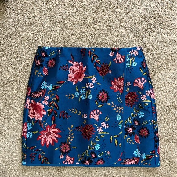 LOFT Dresses & Skirts - NWT LOFT Floral Skirt